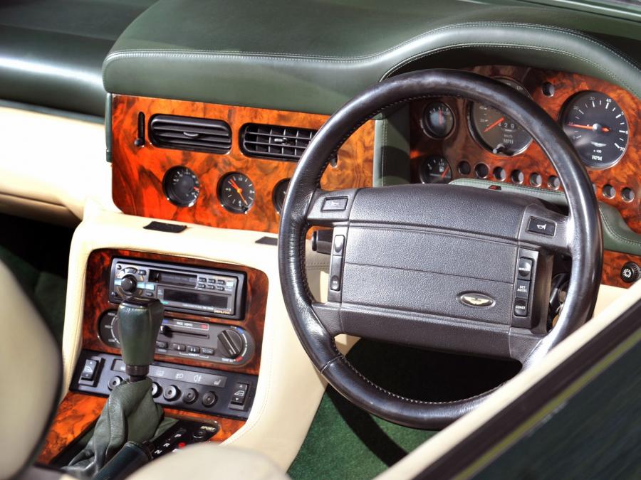 Панель приборов Aston Martin Virage Volante 1992 года  (фото 10 из 18)